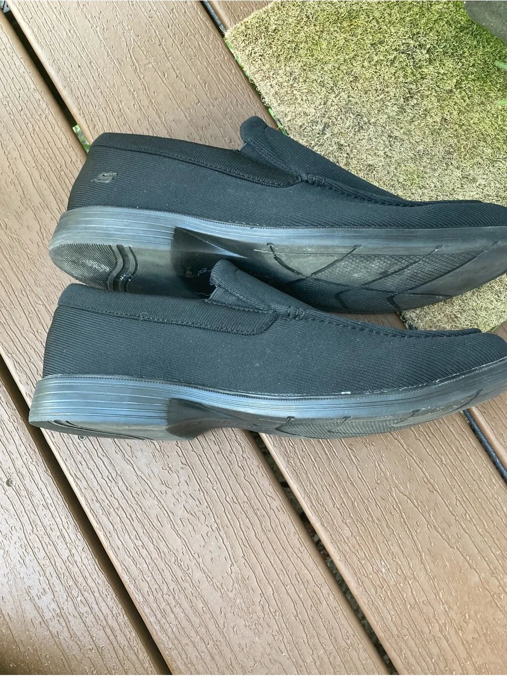 Men’s Skechers Size 11 XWide fit black dress knit slip on loafers